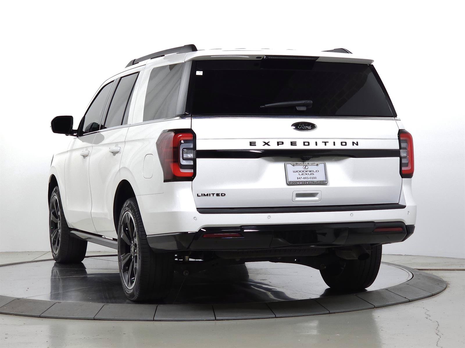 Used 2024 Ford Expedition Limited AWD/4WD image 6
