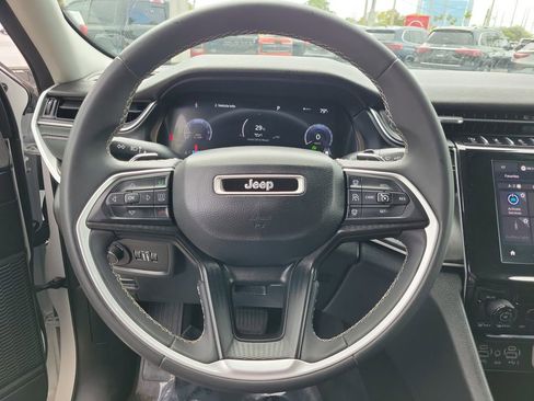 Used 2023 Jeep Grand Cherokee L Laredo AWD/4WD image 27