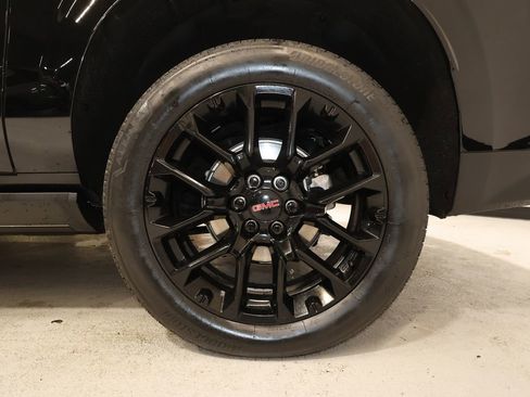 Certified 2023 GMC Yukon XL Denali w/ Advanced Technology Package AWD/4WD image 39