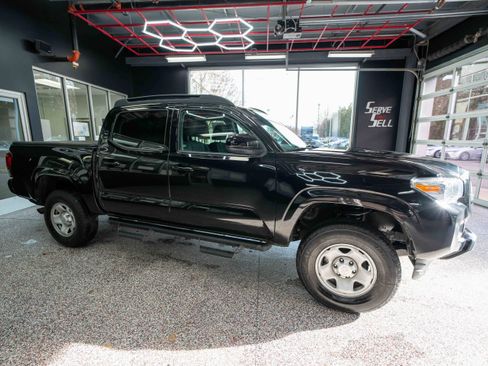 Used 2023 Toyota Tacoma SR image 5