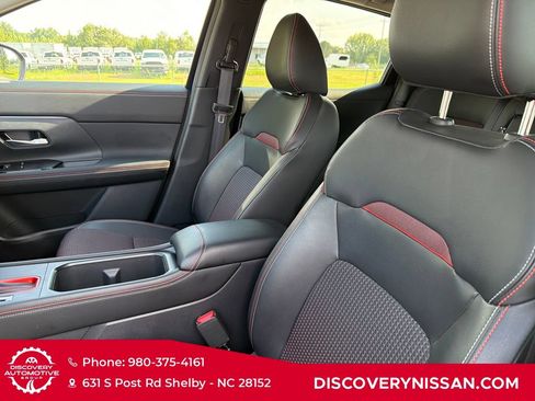Certified 2025 Nissan Kicks SR FWD image 13