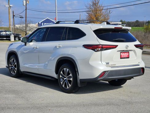 Used 2021 Toyota Highlander XLE image 4