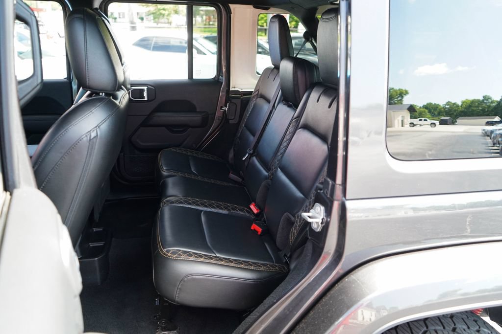 Used 2021 Jeep Wrangler Unlimited Sahara AWD/4WD image 8