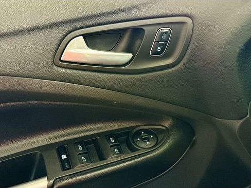 Used 2018 Ford Escape SE image 18