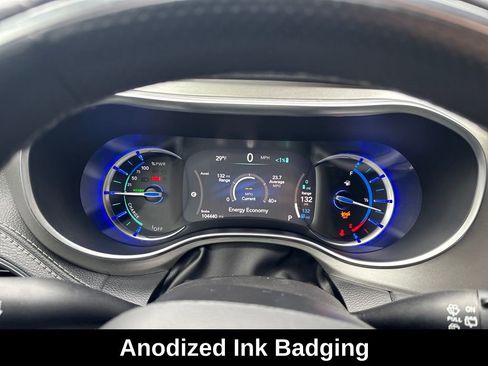 Used 2021 Chrysler Pacifica Limited w/ Uconnect Theater Family Group image 19