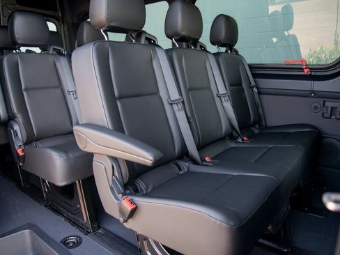 Used 2025 Mercedes-Benz Sprinter 2500 image 20