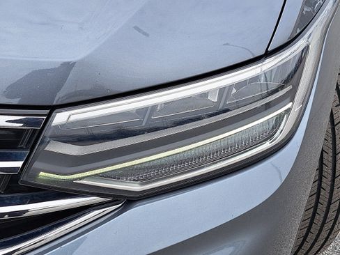 Used 2024 Volkswagen Tiguan SE image 30