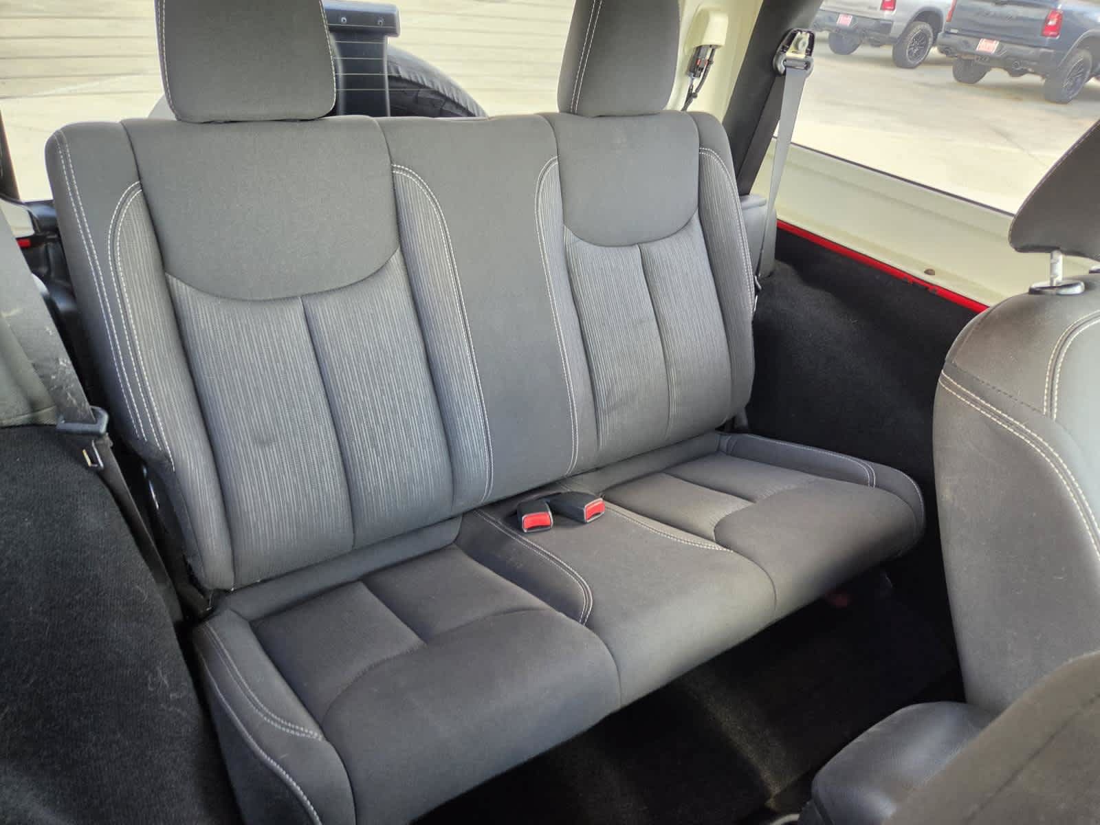Used 2018 Jeep Wrangler Sahara w/ Connectivity Group AWD/4WD image 11