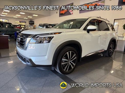 Used 2024 Nissan Pathfinder Platinum w/ Cargo Package image 1