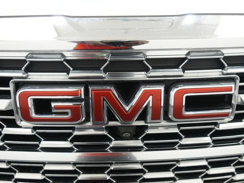 Used 2024 GMC Terrain Denali w/ Denali Premium Package AWD/4WD image 12