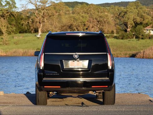Used 2015 Cadillac Escalade Premium image 10
