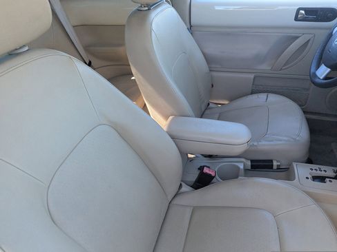 Used 2008 Volkswagen Beetle S image 10