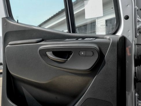 Used 2025 Mercedes-Benz Sprinter 2500 image 15