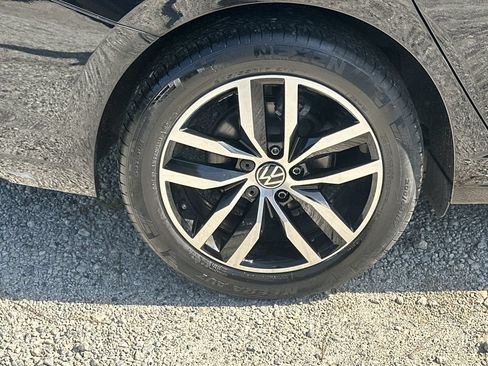 Used 2025 Volkswagen Jetta SE FWD image 17