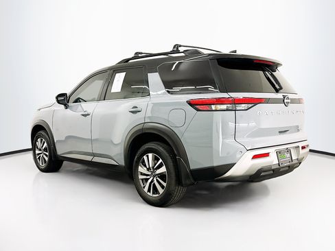 Used 2023 Nissan Pathfinder SL AWD/4WD image 5