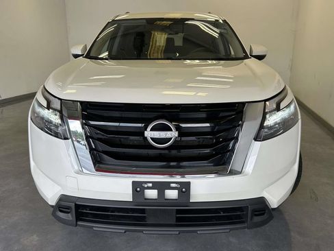 Used 2024 Nissan Pathfinder SV FWD image 8