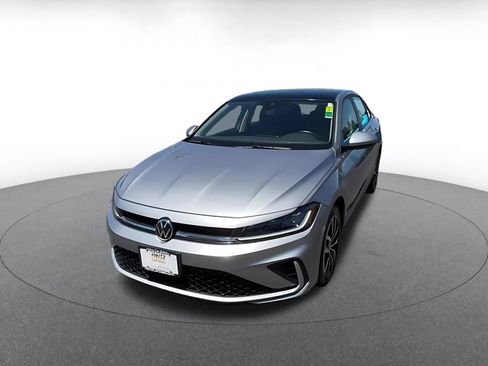Used 2025 Volkswagen Jetta SE FWD image 7