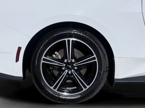 Used 2024 Ford Mustang Convertible image 10