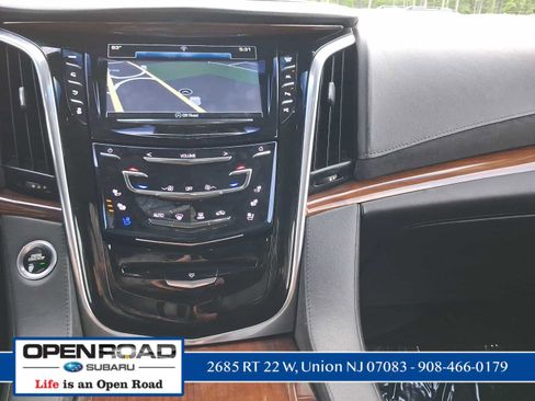 Used 2020 Cadillac Escalade Luxury w/ Escalade Sport Edition RWD image 9