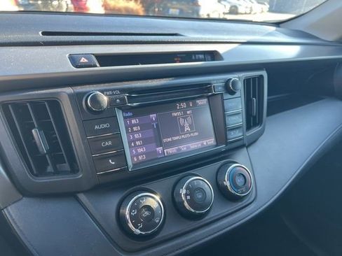 Used 2018 Toyota RAV4 LE image 7