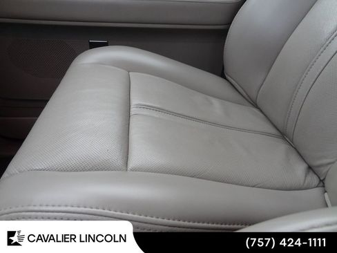 Used 2017 Lincoln Navigator Select AWD/4WD image 11