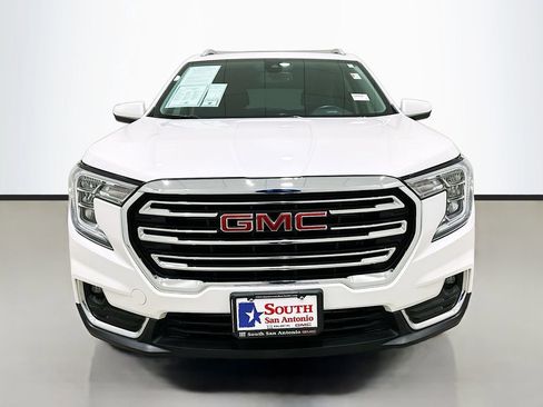 Used 2024 GMC Terrain SLT AWD/4WD image 2