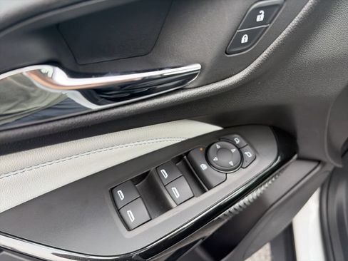 Used 2025 Chevrolet Trax LT FWD image 19