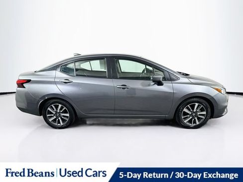 Used 2022 Nissan Versa SV FWD image 11