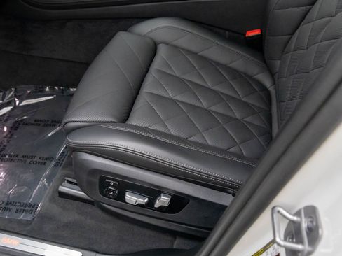 Used 2025 BMW X7 xDrive40i image 14