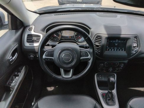 Used 2019 Jeep Compass Latitude FWD image 16
