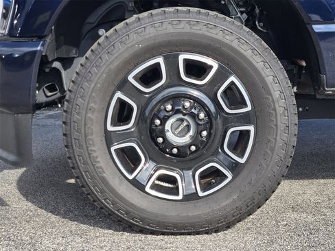 Used 2025 Ford F250 Platinum image 9