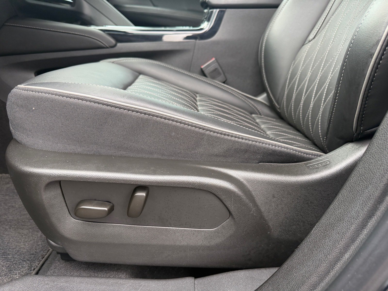 Used 2023 Buick Envision Avenir AWD/4WD image 10