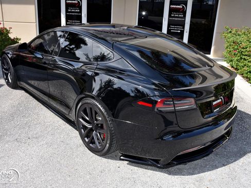 Used 2023 Tesla Model S Plaid image 18