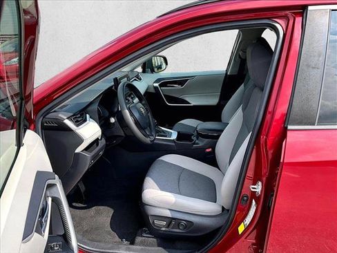 Used 2022 Toyota RAV4 XLE w/ Convenience Package FWD image 24