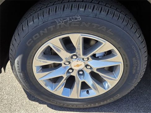 New 2025 Chevrolet Suburban Premier image 5