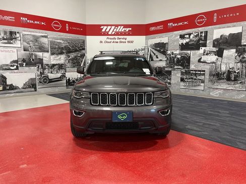 Used 2021 Jeep Grand Cherokee Laredo w/ Security & Convenience Group AWD/4WD image 10
