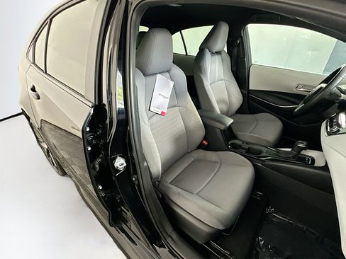 Used 2025 Toyota Corolla SE FWD image 27