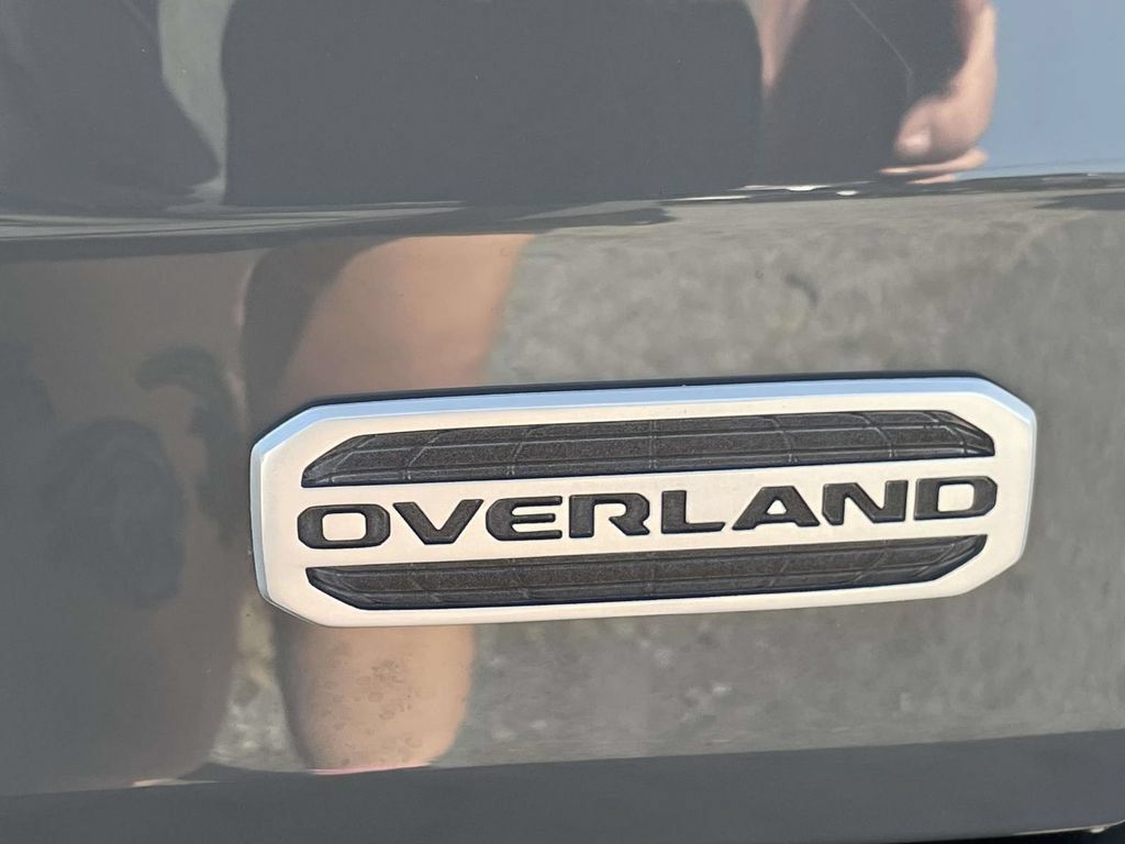 Used 2021 Jeep Gladiator Overland w/ Popular Equipment Package AWD/4WD image 17
