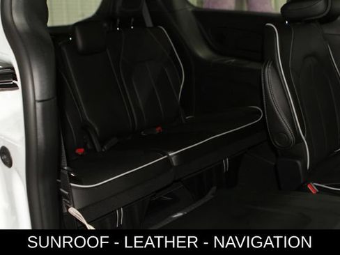 New 2027 Chrysler Pacifica Limited AWD/4WD image 26