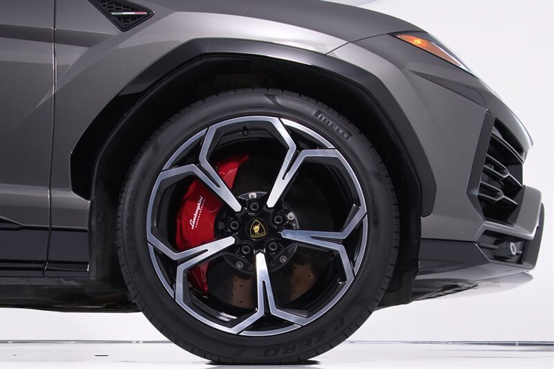 Used 2021 Lamborghini Urus AWD/4WD image 17