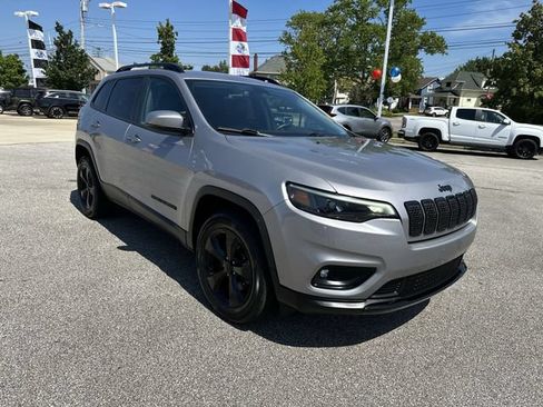 Used 2019 Jeep Cherokee Latitude Plus AWD/4WD image 11