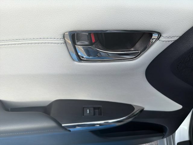 Used 2018 Toyota Avalon Limited FWD image 23