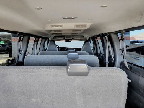 Used 2020 Chevrolet Express 3500 LT w/ LT Preferred Equipment Group image 33