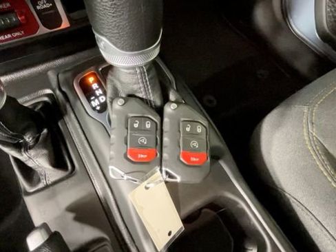 Used 2024 Jeep Wrangler Unlimited AWD/4WD image 30