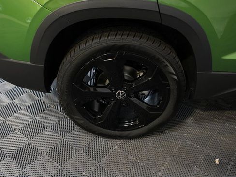 New 2025 Volkswagen Taos SE image 26