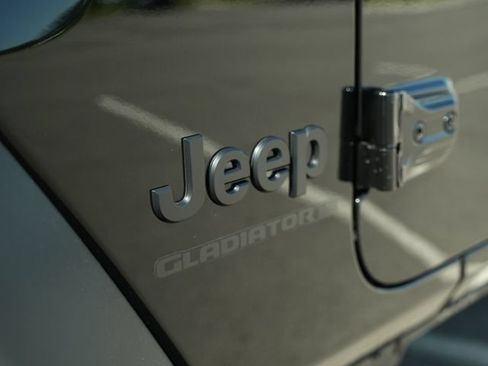 New 2026 Jeep Gladiator Sport w/ Dual Top Group AWD/4WD image 39