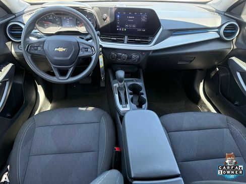 Used 2025 Chevrolet Trax LS FWD image 26