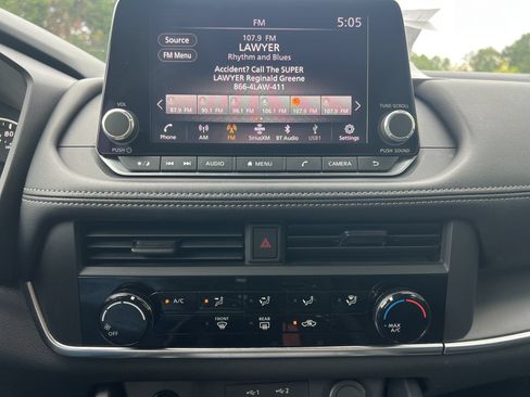 Used 2024 Nissan Rogue S FWD image 3