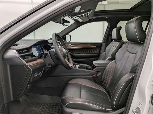 Used 2023 Jeep Grand Cherokee Summit w/ Advanced Protech Group IV image 18