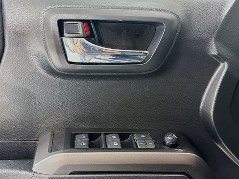 Used 2022 Toyota Tacoma TRD Off-Road w/ Technology Package image 18